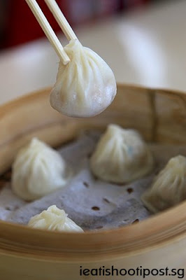 China La Mian Steamed Buns: Cheap and Good Xiao Long Bao - ieatishootipost