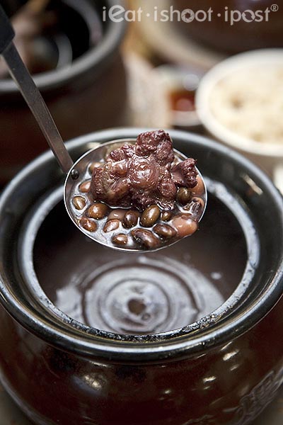 Pig tail and blackbean soup