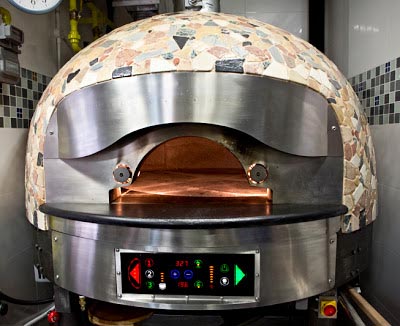 Modern Italian Pizza Oven with rotating base