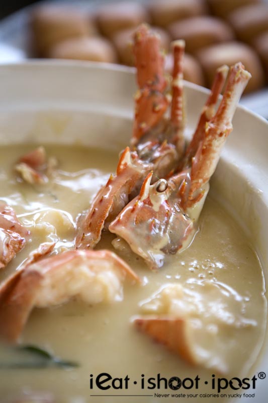 Lobster in white sauce $120/kg