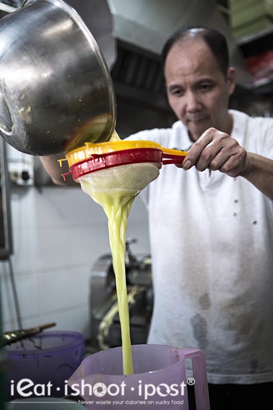 Sugar-Can-pouring