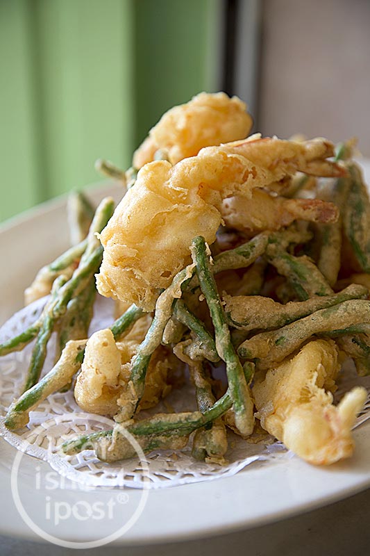 Tempura prawns with Si Ji Dou ($18)