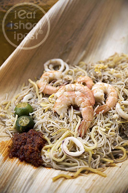 Hokkien Mee on Opeh Leaf