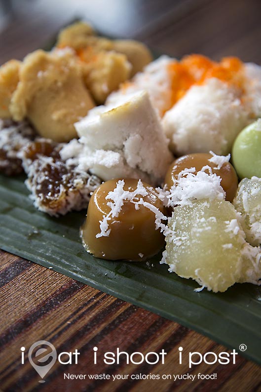 Kueh kosui and other assorted kueh