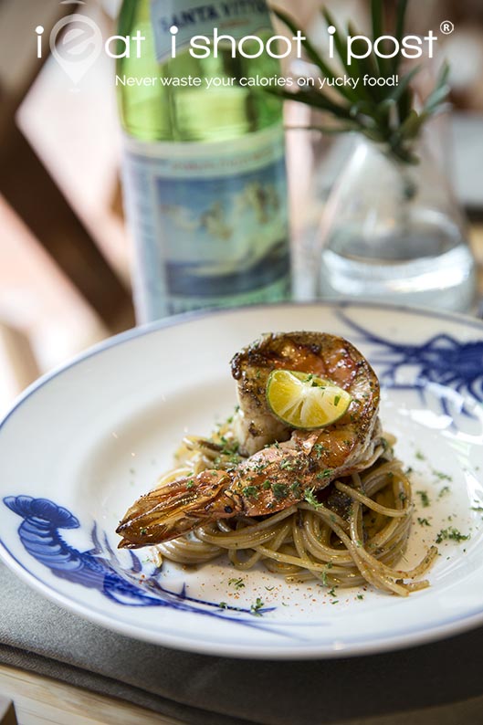 "Singapore Noodles" Spaghettini with King Prawn