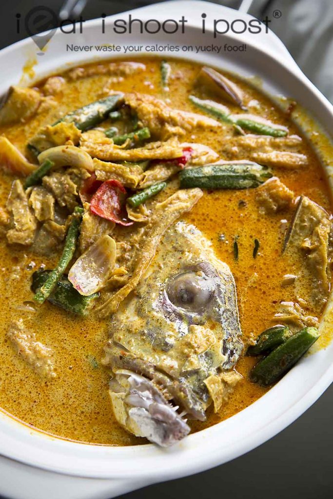 Curry Fish Head | ieatishootipost