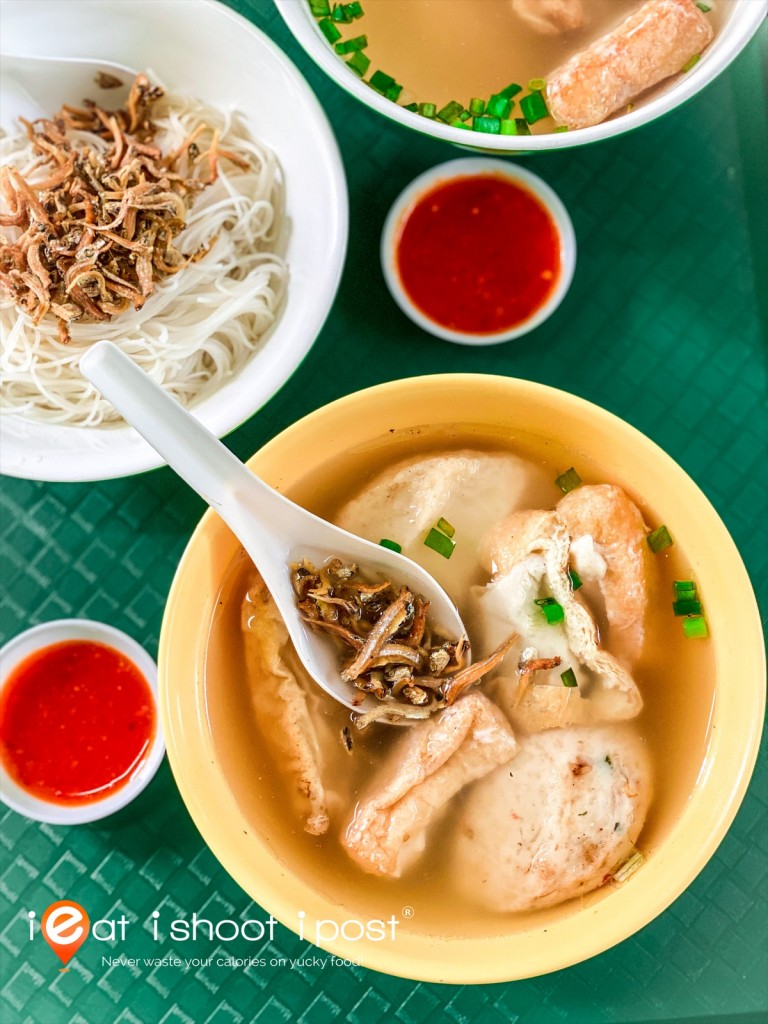 Xiu Ji Ikan Bilis Yong Tau Fu - $3 for 6 pcs & noodles