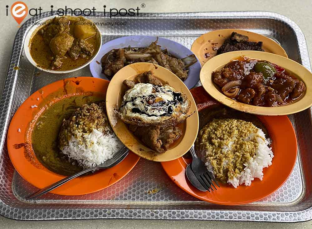 Loo's Hainanese Curry Rice: Legendary Hawker Legacy - ieatishootipost