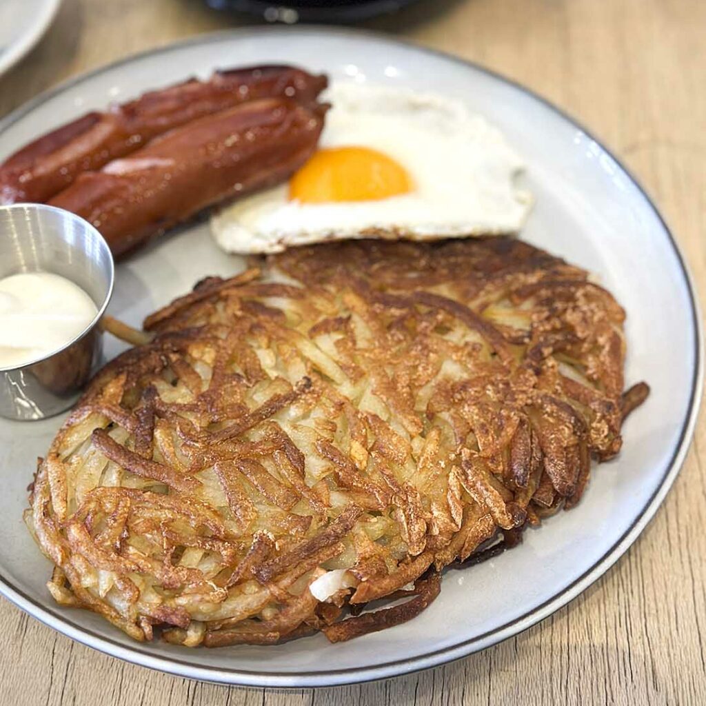 Rosti with smoked bratwurst